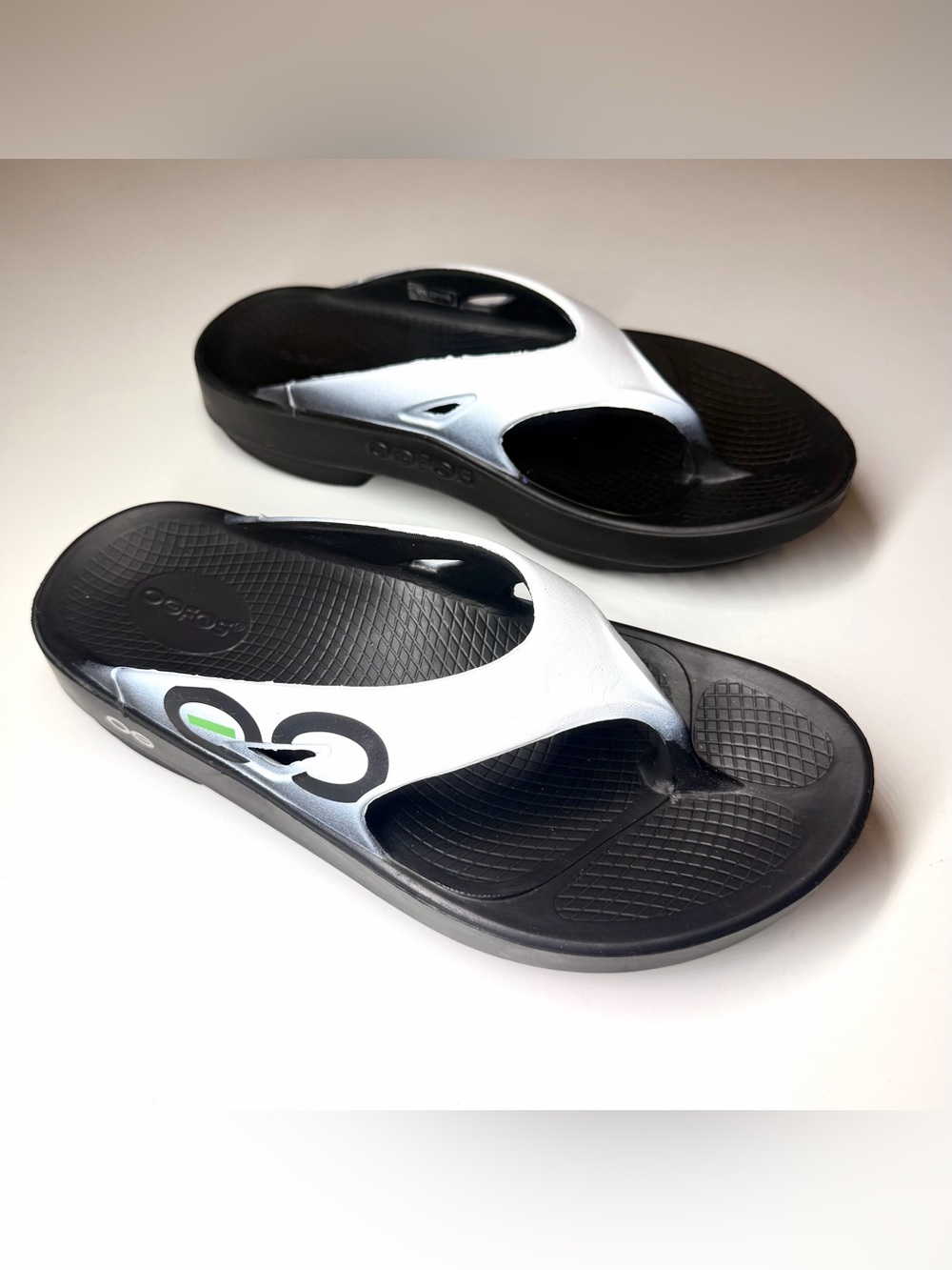 OOFOS OOriginal Sport Thong Flip Flop Sandal Black/White Size- Men’s 6/ Women 8 - Picture 5 of 8